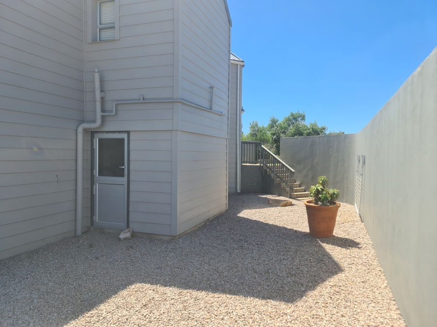 To Let 4 Bedroom Property for Rent in Vleesbaai Western Cape